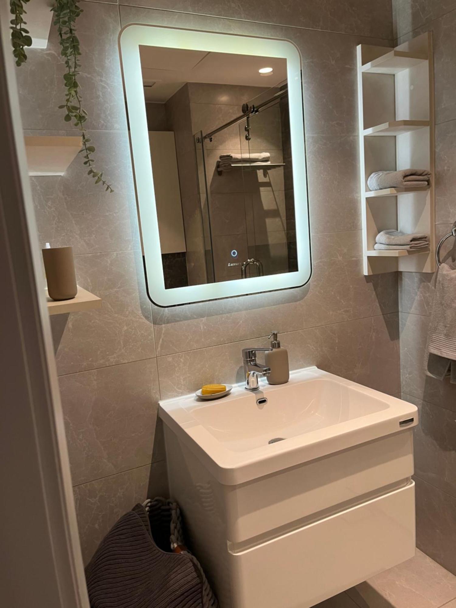 Damac Luxury New 1 Bedroom Амман