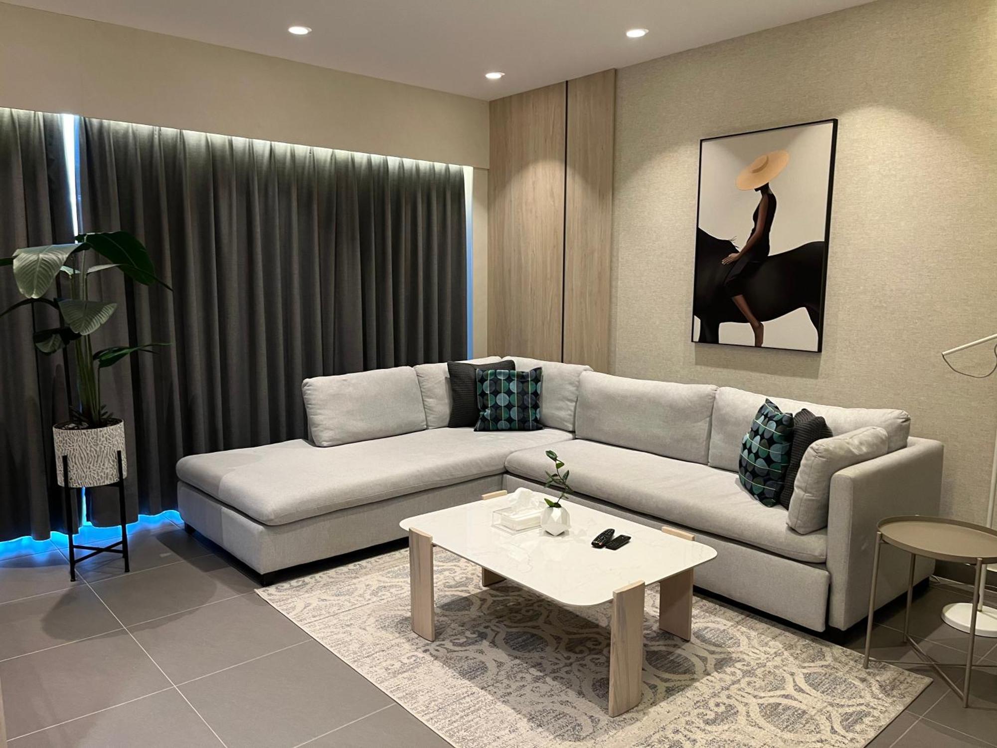 Damac Luxury New 1 Bedroom Appartement *