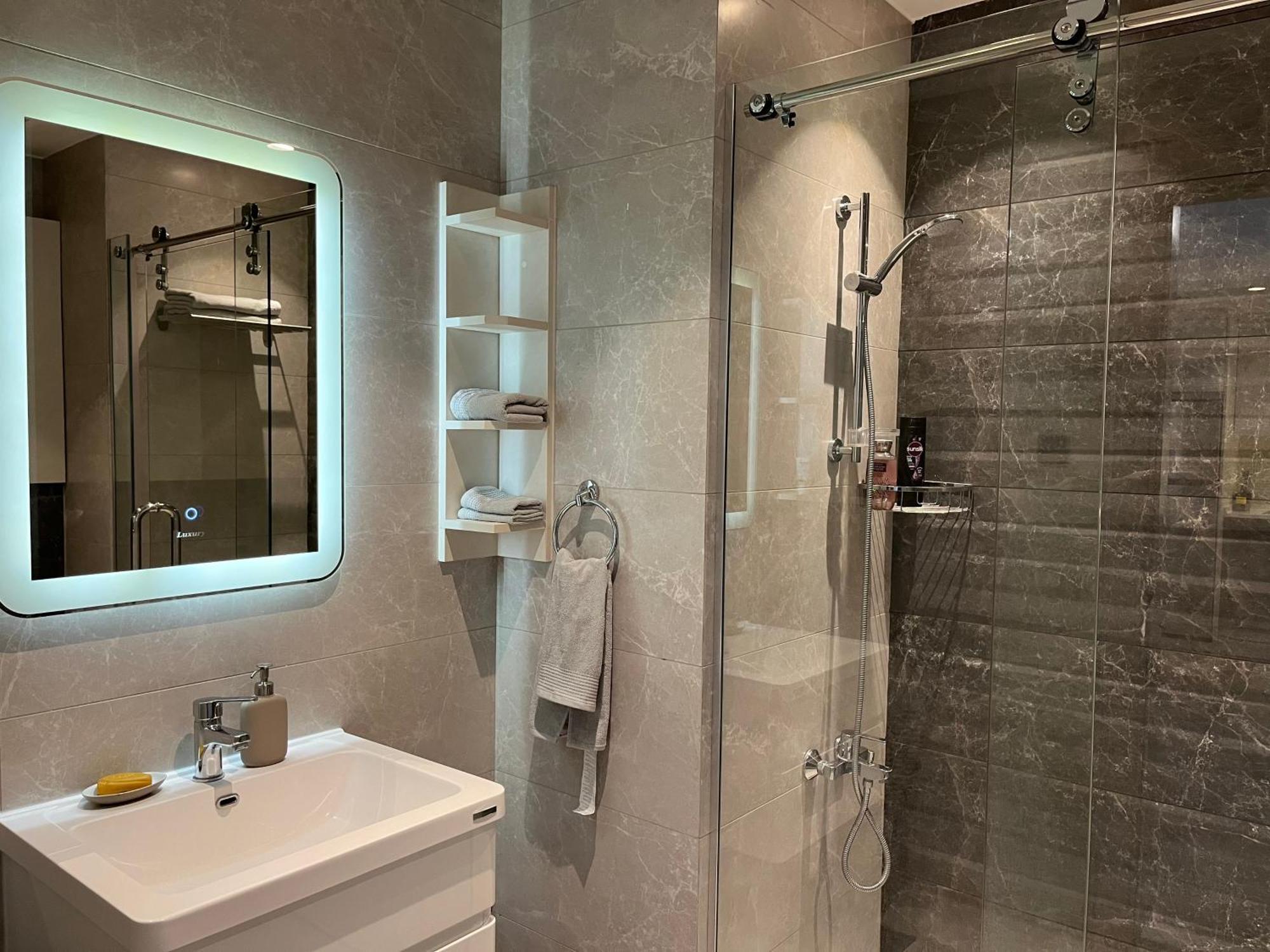 Апартаменты Damac Luxury New 1 Bedroom *