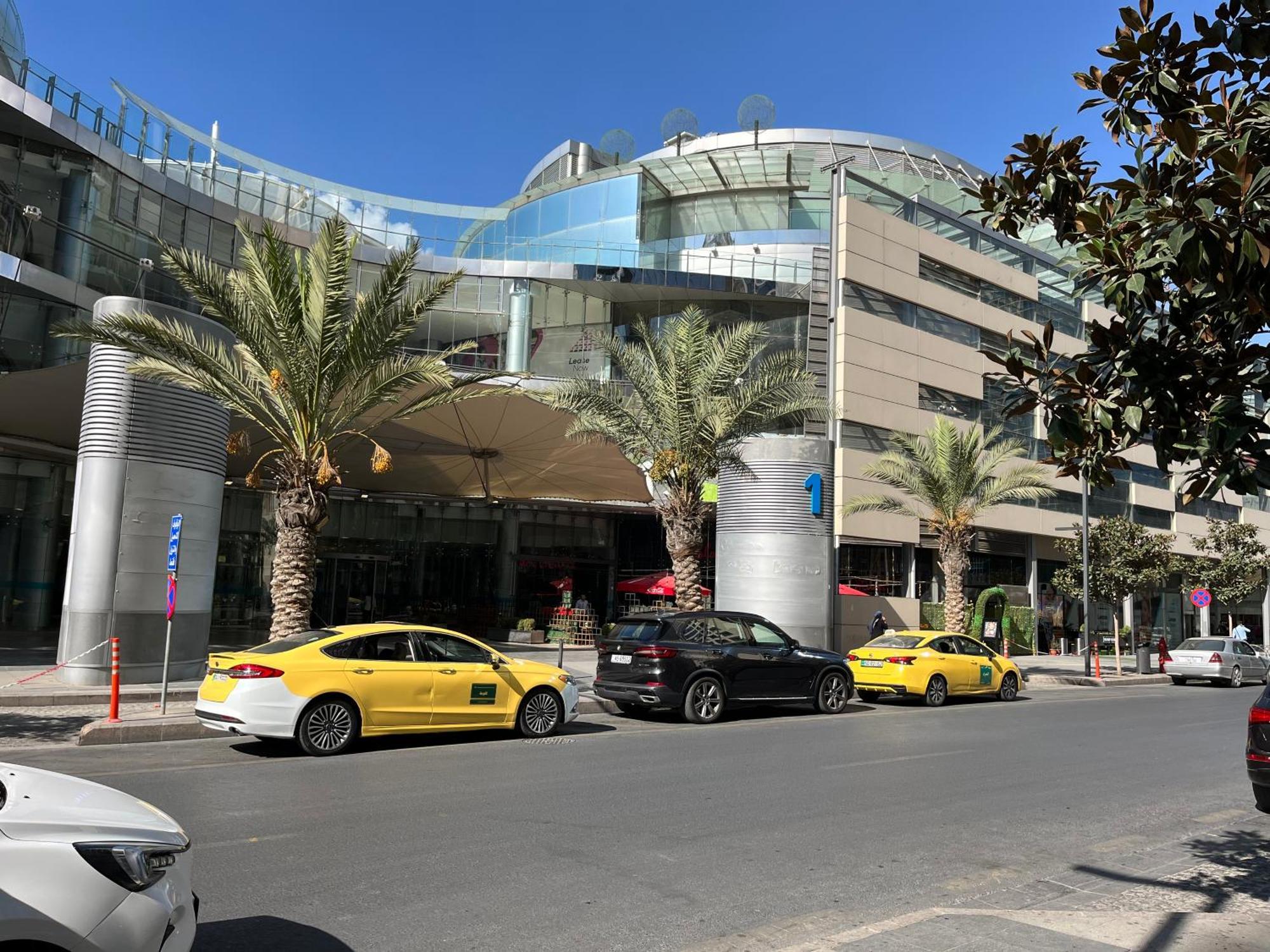 Damac Luxury New 1 Bedroom Апартаменты Амман