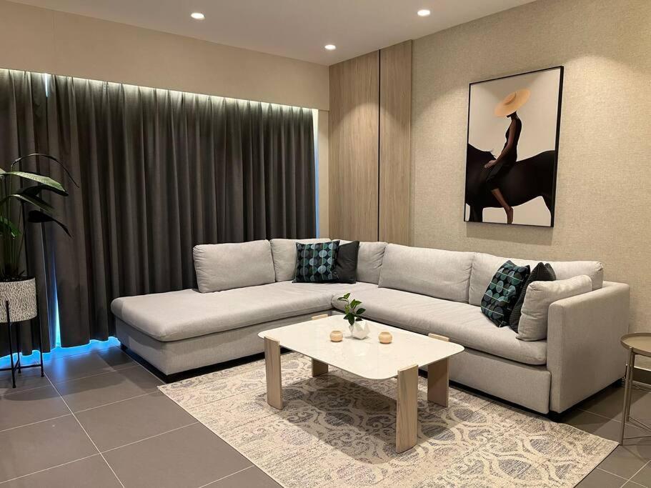 Апартаменты Damac Luxury New 1 Bedroom *